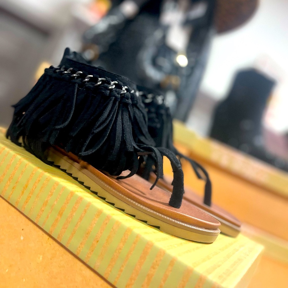 Beautiful black fringe, comfortable Very  G sandals